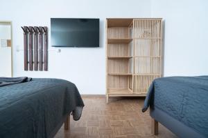 TV a/nebo společenská místnost v ubytování revLIVING Lodge Kleinstelzendorf Hollabrunn - 4 Schlafzimmer