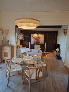 Kuchyň nebo kuchyňský kout v ubytování Violet Cottage et Spa Chalet 4P Nature et Cocooning