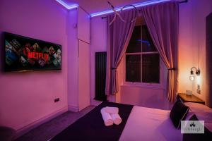 Μια τηλεόραση ή/και κέντρο ψυχαγωγίας στο 2Bedroom apartment by the castle +13 φωτογραφίες