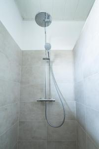 Koupelna v ubytování revLIVING Lodge Kleinstelzendorf Hollabrunn - 4 Schlafzimmer + 28 fotografií