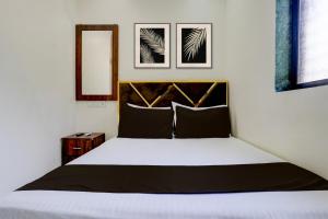 Postel nebo postele na pokoji v ubytování Hotel O Jagruti Nagar Ghatkopar Formerly Icy Cool