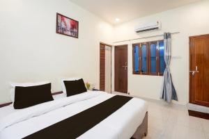 Postel nebo postele na pokoji v ubytování Hotel O Banaras Guest House