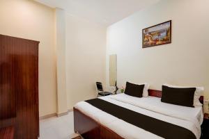 Postel nebo postele na pokoji v ubytování Hotel O Banaras Guest House