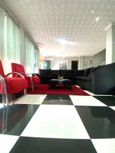 a living room with a couch and red chairs at Full Encarnacion House in Encarnación