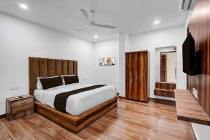 Postel nebo postele na pokoji v ubytování Hotel O THE ERA INFINITY HOTEL