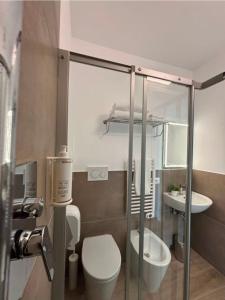 Ένα μπάνιο στο NORA Apartment 1