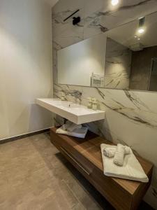 Ένα μπάνιο στο Tambasia