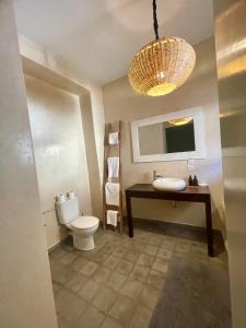 Ένα μπάνιο στο Patio du Lac