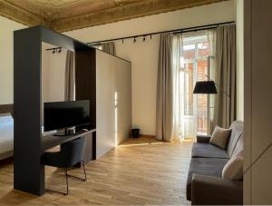 Μια τηλεόραση ή/και κέντρο ψυχαγωγίας στο Tambasia +14 φωτογραφίες