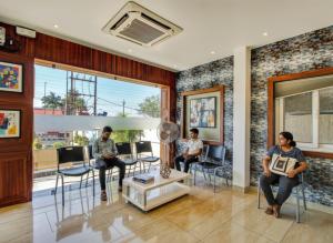 Istumisnurk majutusasutuses FabHotel Naman Palace