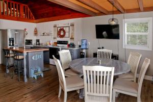 Η κουζίνα ή μικρή κουζίνα στο The Fish Inn +36 φωτογραφίες