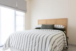 Postel nebo postele na pokoji v ubytování Beachfront Luxury Coastal Escape + 23 fotografií