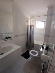 Ένα μπάνιο στο Hotel Sky Center +18 φωτογραφίες