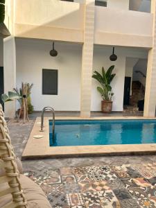 Πισίνα στο ή κοντά στο Patio du Lac