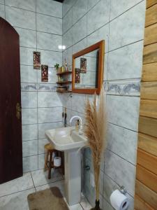 a bathroom with a sink and a mirror at Mini House Park in Campo Alegre