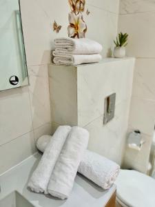 Ένα μπάνιο στο Agadir Bay 2 Bedroom Apt, Wi-Fi, 900m to Beach, Pool