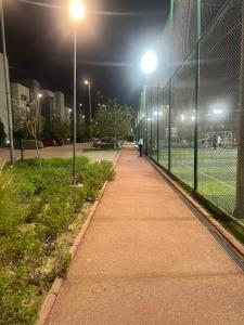 Εγκαταστάσεις για τένις ή/και σκουός στο Tower Studio ή εκεί κοντά