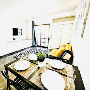 a dining room with a table and chairs at Studio com vista para Rua da Oura - Albufeira in Albufeira