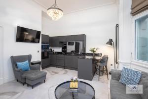 Μια τηλεόραση ή/και κέντρο ψυχαγωγίας στο Royal Mile Apartment 2Bedroom