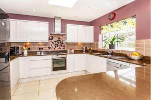 Nhà bếp/bếp nhỏ tại Heathrow Horizon Homestay +5 ảnh