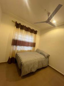 Giường trong phòng chung tại Fxy apartment