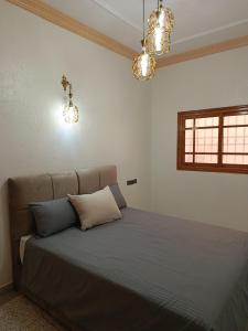 Postel nebo postele na pokoji v ubytování Dar fatima