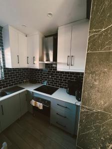 Kuchyň nebo kuchyňský kout v ubytování 29 on Windsor main house + 15 fotografií