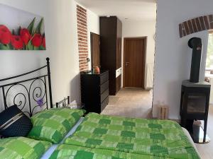 Ένα ή περισσότερα κρεβάτια σε δωμάτιο στο Apartmán Jako doma +2 φωτογραφίες