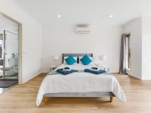 Postel nebo postele na pokoji v ubytování Cranbourne Cottage + 12 fotografií