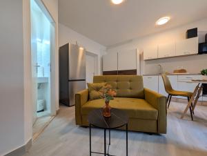 a living room with a couch and a table at Snugg'n Cozy Studio in Sesvete