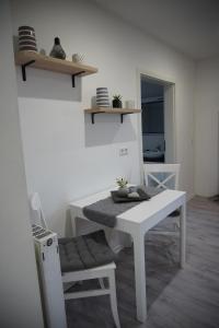 Fotografie z fotogalerie ubytování 3-Zimmer mit Wintergarten neu möbliert 2023 v destinaci Bad Oeynhausen