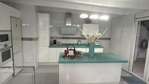 Η κουζίνα ή μικρή κουζίνα στο Casa Mazagón con vistas al mar