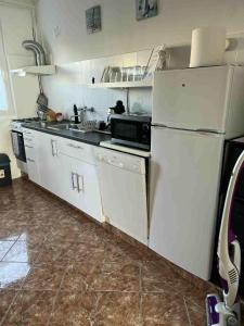 Η κουζίνα ή μικρή κουζίνα στο Vár-Lak Apartman