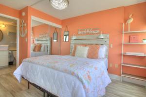 Postel nebo postele na pokoji v ubytování Sands Beach Club - 118