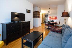 TV a/nebo společenská místnost v ubytování Cozy Heaven