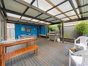 Posezení v ubytování Cranbourne Cottage