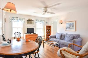 Μια τηλεόραση ή/και κέντρο ψυχαγωγίας στο Community beach and sundeck