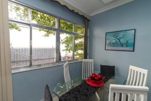 Ban công/sân hiên tại Beautiful 3 bedroom condo by Copacabana Beach