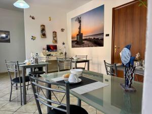 Μια τηλεόραση ή/και κέντρο ψυχαγωγίας στο New Naxos Village