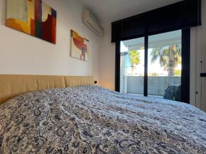 Ένα ή περισσότερα κρεβάτια σε δωμάτιο στο Palm Grove House