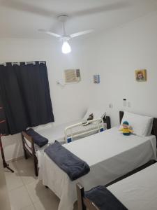 a hospital room with two beds and two chairs at Rê apdetemporadas em Olímpia 63 piscina, WI FI, próximo do Termas O MELHOR P SUA FAMILIA in Olímpia +37 photos