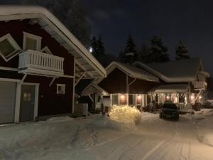 Το Santa Claus Grand Log Villa Rovaniemi Centre τον χειμώνα