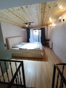 Ένα ή περισσότερα κρεβάτια σε δωμάτιο στο davit batoni small house