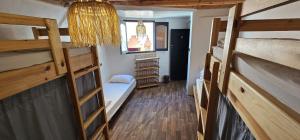 Postel nebo postele na pokoji v ubytování Habibi Hostel