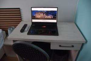 TV a/nebo společenská místnost v ubytování Hotel Sarai Wrocław