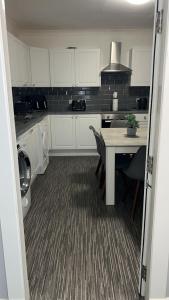 Η κουζίνα ή μικρή κουζίνα στο Whole property in Kirkcaldy Fife +14 φωτογραφίες