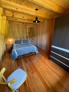 En eller flere senge i et værelse på Cabaña El Sauce Estilo Nordico en Villa Meliquina Neuquen