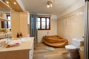 a bathroom with a tub and a toilet and a sink at L'Oustal 3 chambres avec grand jardin parking gratuit in Bram +38 photos