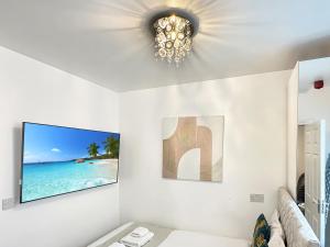 Μια τηλεόραση ή/και κέντρο ψυχαγωγίας στο Granada Apartments Derby Road