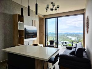 Χώρος καθιστικού στο Montecielo Lodge 41 - Jacuzzi y Vista Piedra Peñol